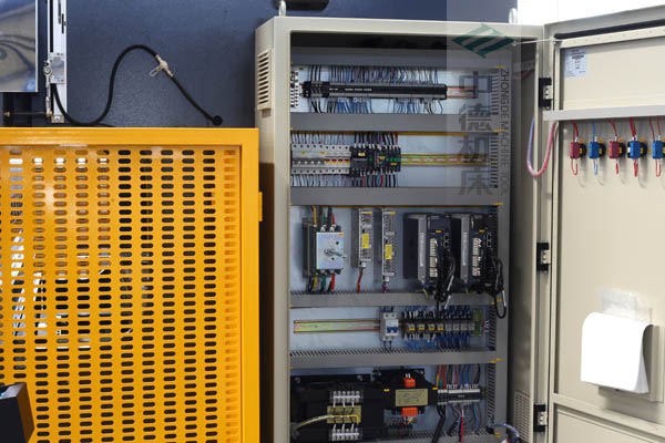 ZDPE8025-ESTUN原廠適配電氣箱總成，抗干擾能力強(qiáng)，電氣運(yùn)行穩(wěn)定.jpg