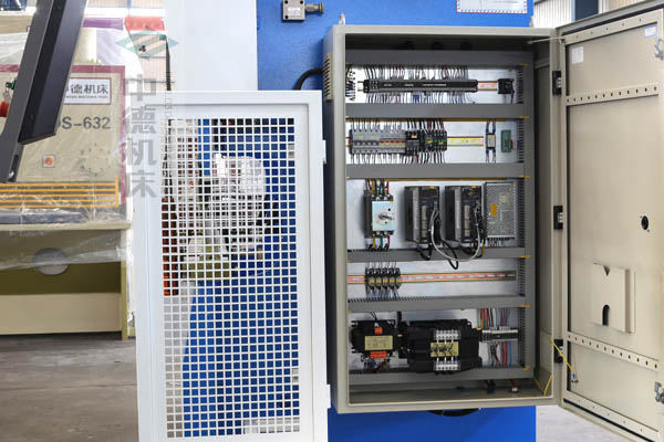 ZDPK-4015采用法國進口施耐德元氣件，抗干擾，穩(wěn)定耐用壽命長.jpg