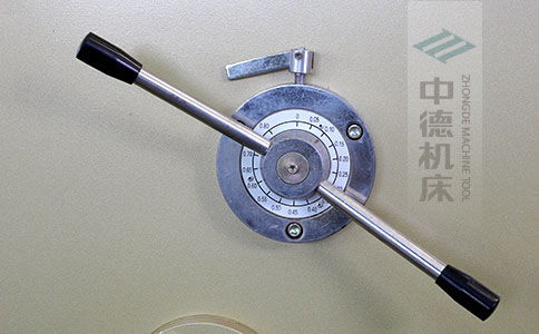 ZDS-640剪板機刀片間隙手動調節(jié)器，刻度清淅，調節(jié)省力又簡便.jpg